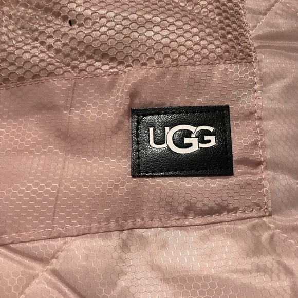 Firm UGG outdoor folding blanket brand new(firm no offer please ) - Picture 7 of 15